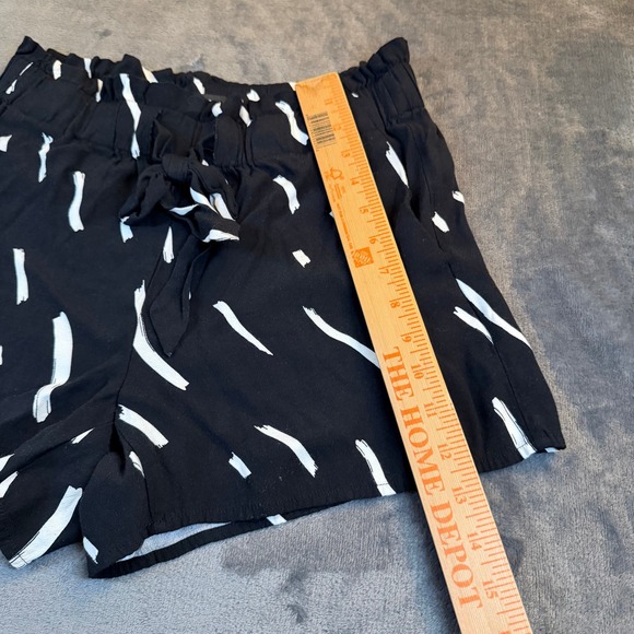 LOFT Black White Brushstroke Paperbag Waist Tie Front Shorts Womens XS - Picture 8 of 11